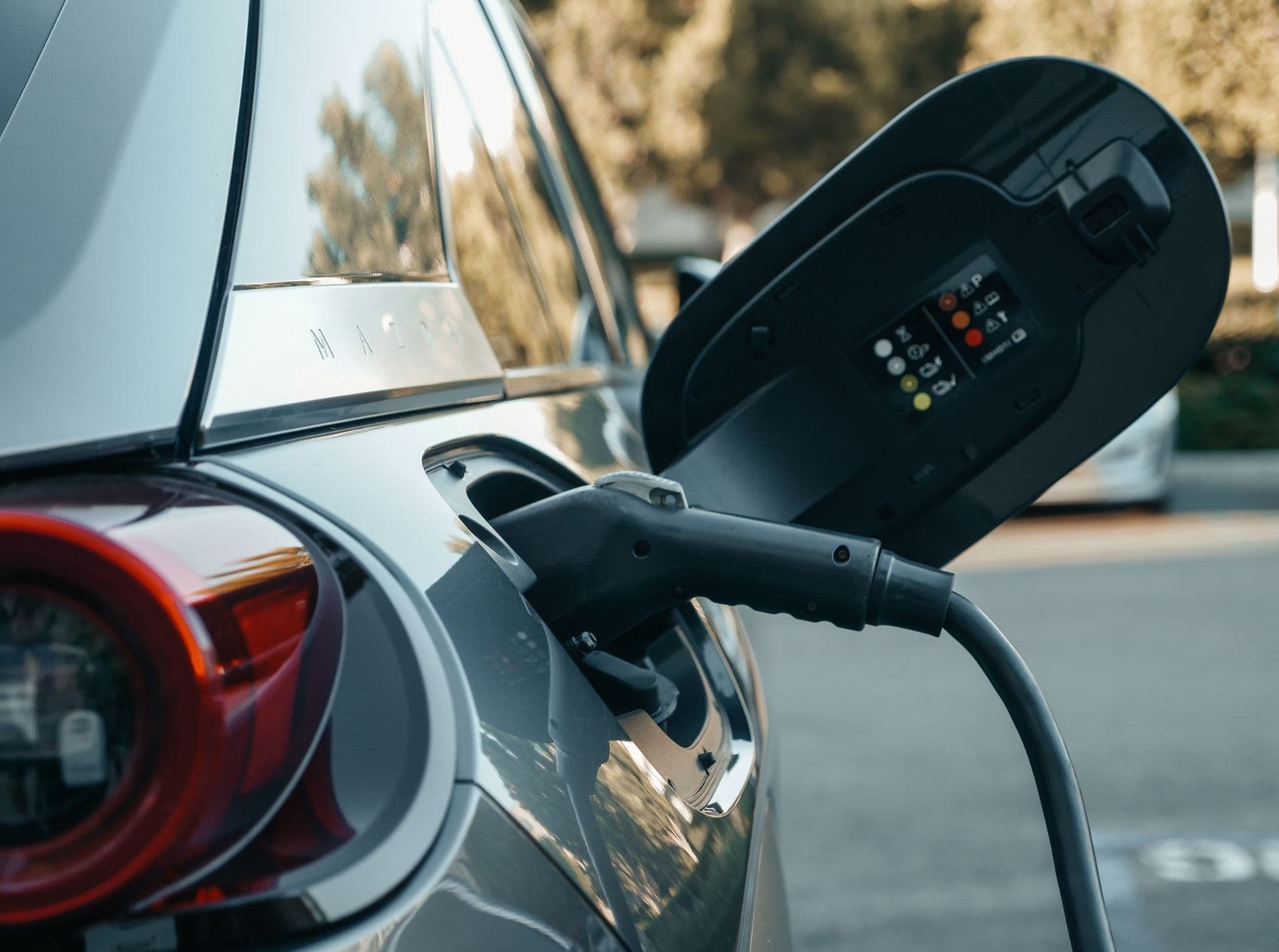 How Much Does It Really Cost to Charge an EV at Home vs Public Chargers?