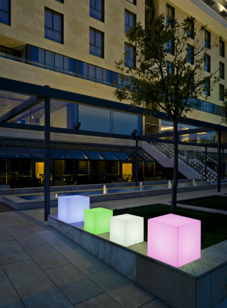 Be Happy Cuby 32 Outdoor RGB 32cm Solar Illuminated Cube | LUMCB032SSNW